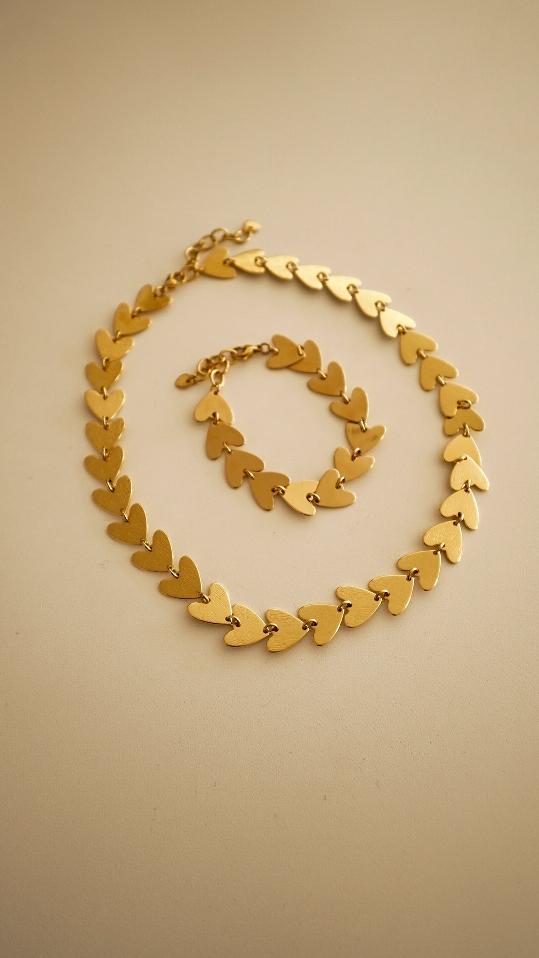 Colar Dourado Corações