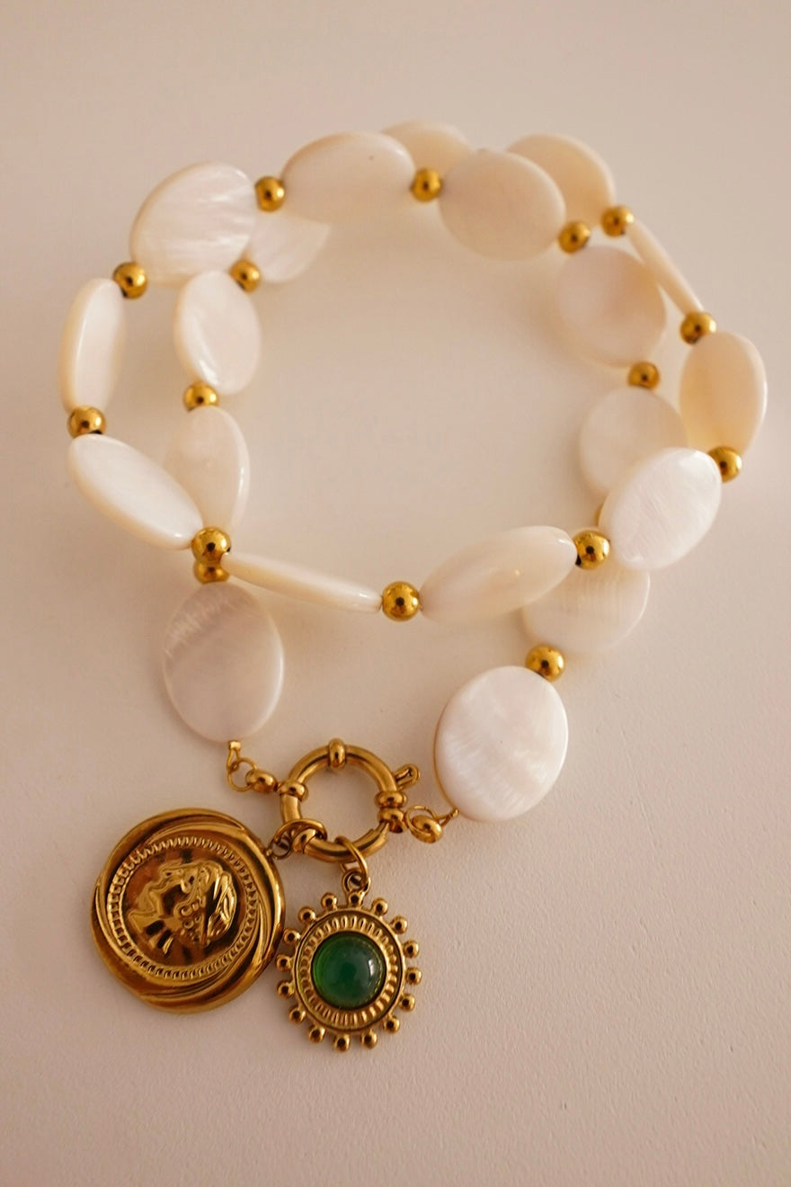 Colar Madrepérola Medalhas