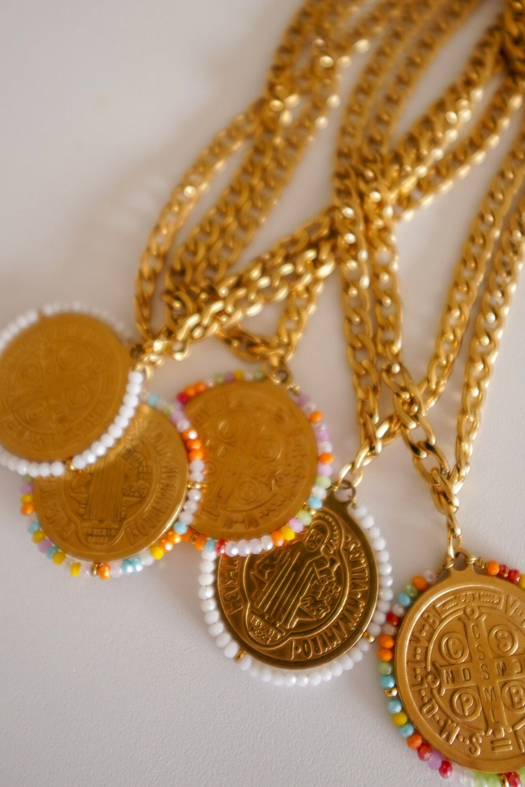 Colar Comprido Medalha