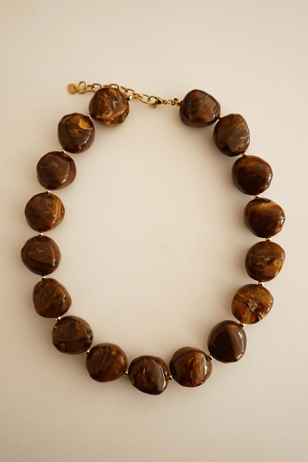 Colar Bolas Irregulares Castanho